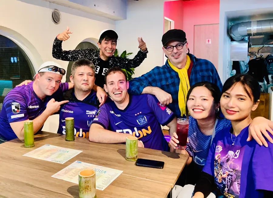 Group photo in team shirts at Friendz